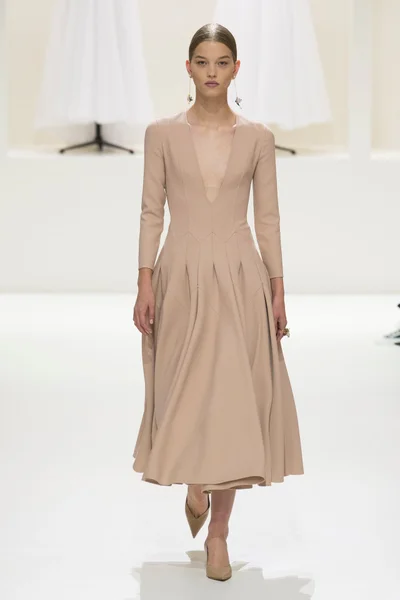 Look 10